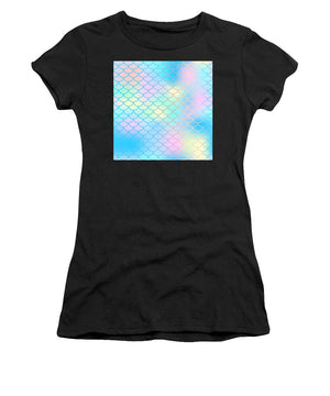 Magic mermaid tail background. Colorful seamless pattern with fish scale net. Blue pink mermaid skin surface. - Women's T-Shirt