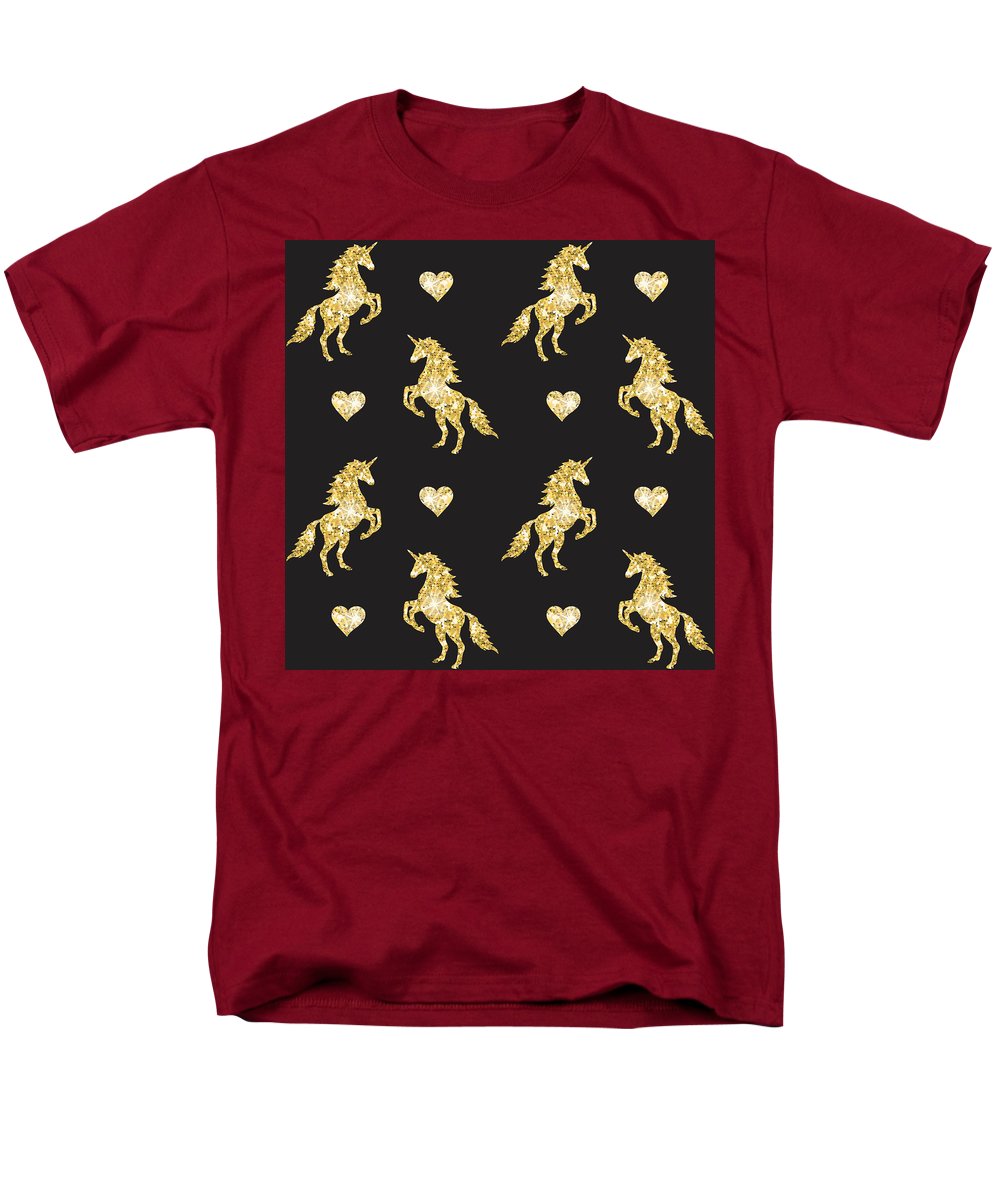 Vector seamless pattern of golden glitter unicorn silhouette isolated on black background - Men's T-Shirt  (Regular Fit)