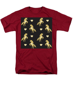 Vector seamless pattern of golden glitter unicorn silhouette isolated on black background - Men's T-Shirt  (Regular Fit)