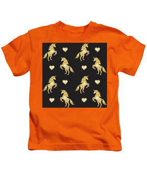 Vector seamless pattern of golden glitter unicorn silhouette isolated on black background - Kids T-Shirt