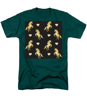 Vector seamless pattern of golden glitter unicorn silhouette isolated on black background - Men's T-Shirt  (Regular Fit)