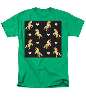 Vector seamless pattern of golden glitter unicorn silhouette isolated on black background - Men's T-Shirt  (Regular Fit)