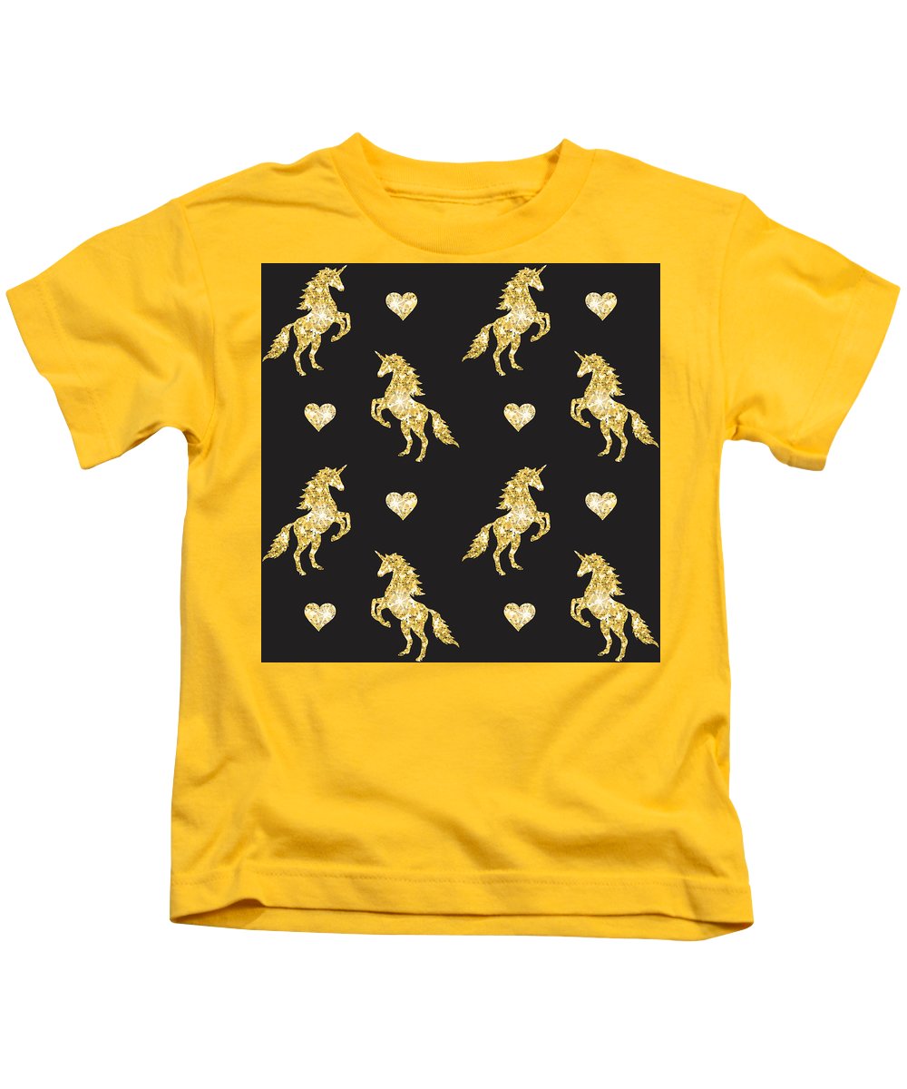 Vector seamless pattern of golden glitter unicorn silhouette isolated on black background - Kids T-Shirt