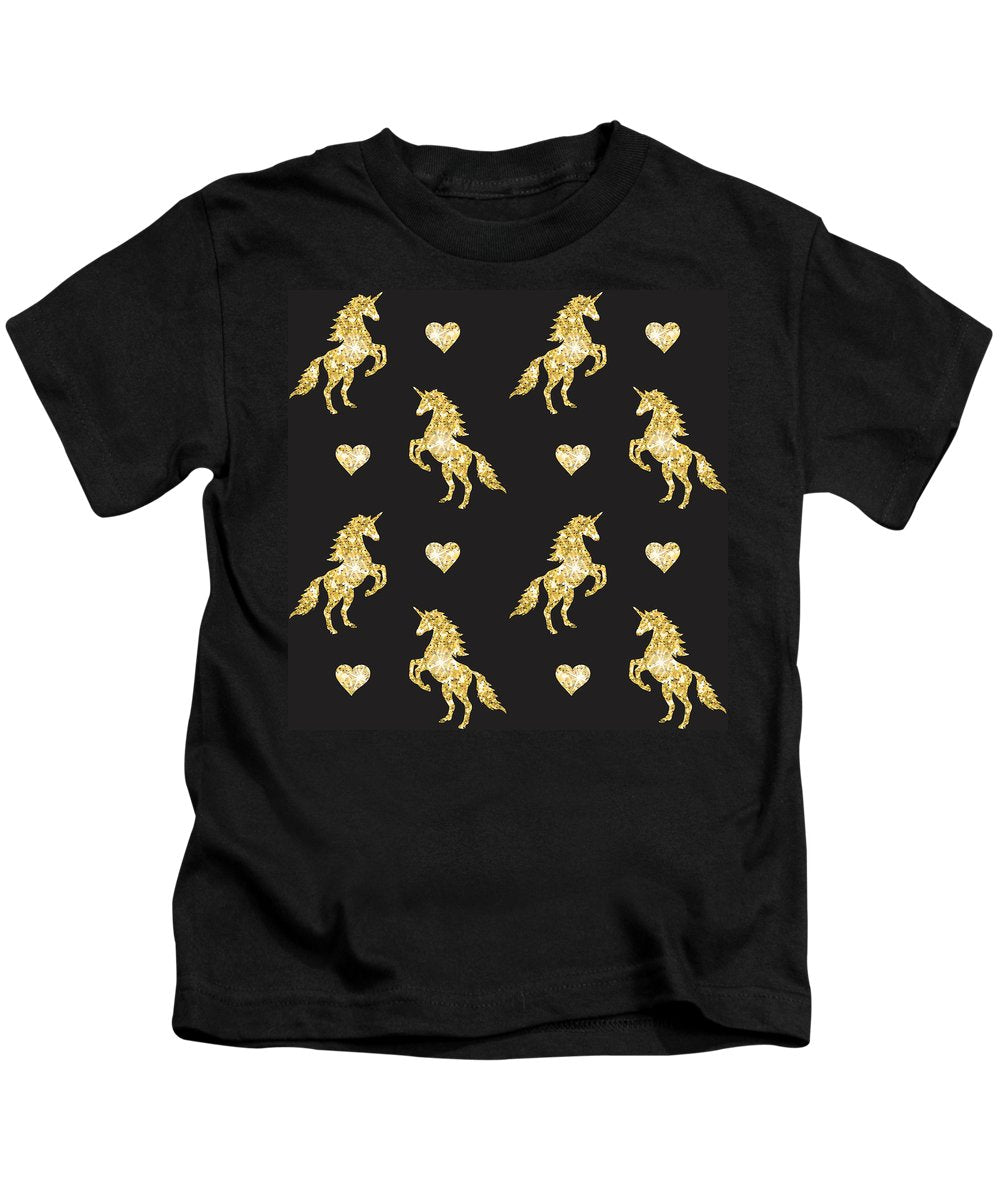 Vector seamless pattern of golden glitter unicorn silhouette isolated on black background - Kids T-Shirt