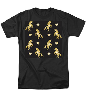 Vector seamless pattern of golden glitter unicorn silhouette isolated on black background - Men's T-Shirt  (Regular Fit)