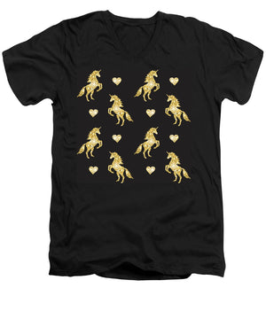 Vector seamless pattern of golden glitter unicorn silhouette isolated on black background - Men's V-Neck T-Shirt