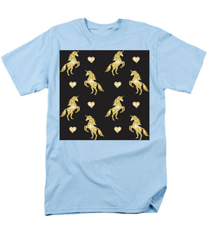 Vector seamless pattern of golden glitter unicorn silhouette isolated on black background - Men's T-Shirt  (Regular Fit)
