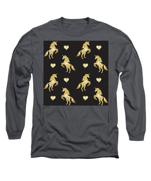 Vector seamless pattern of golden glitter unicorn silhouette isolated on black background - Long Sleeve T-Shirt