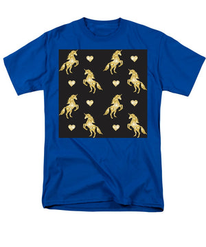 Vector seamless pattern of golden glitter unicorn silhouette isolated on black background - Men's T-Shirt  (Regular Fit)