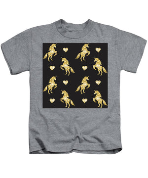 Vector seamless pattern of golden glitter unicorn silhouette isolated on black background - Kids T-Shirt