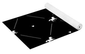Vector seamless pattern of white horse silhouette with heart isolated on black - Yoga Mat