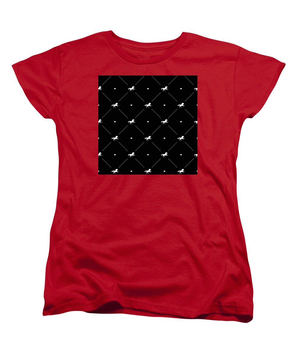 Vector seamless pattern of white horse silhouette with heart isolated on black - Women's T-Shirt (Standard Fit)