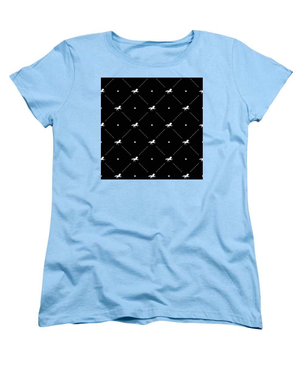 Vector seamless pattern of white horse silhouette with heart isolated on black - Women's T-Shirt (Standard Fit)
