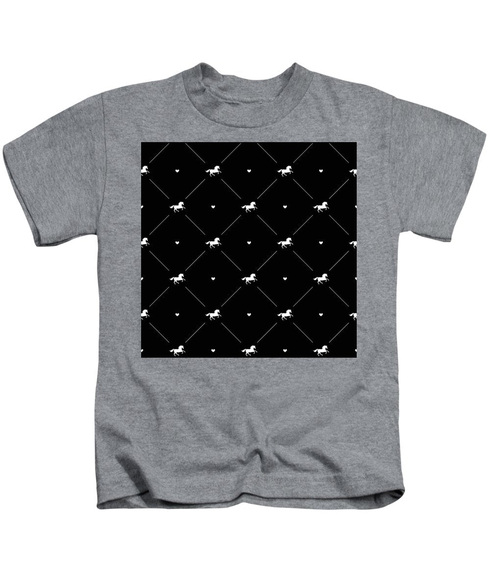 Vector seamless pattern of white horse silhouette with heart isolated on black - Kids T-Shirt