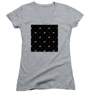 Vector seamless pattern of white horse silhouette with heart isolated on black - Women's V-Neck