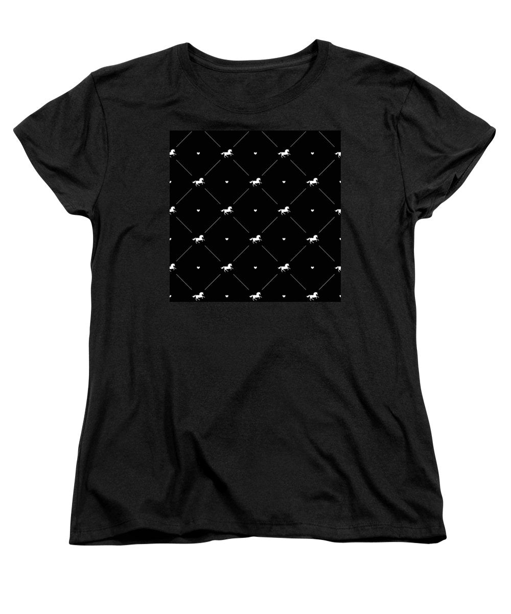 Vector seamless pattern of white horse silhouette with heart isolated on black - Women's T-Shirt (Standard Fit)