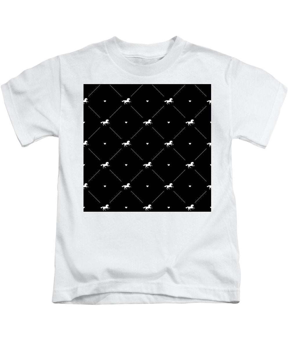 Vector seamless pattern of white horse silhouette with heart isolated on black - Kids T-Shirt