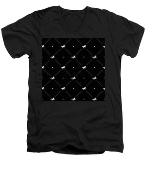 Vector seamless pattern of white horse silhouette with heart isolated on black - Men's V-Neck T-Shirt