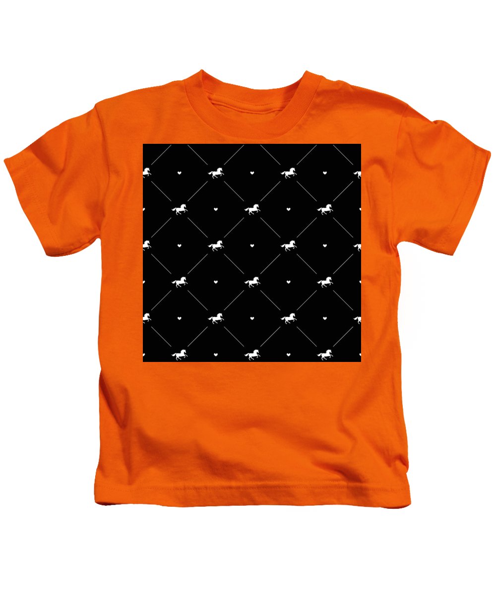 Vector seamless pattern of white horse silhouette with heart isolated on black - Kids T-Shirt