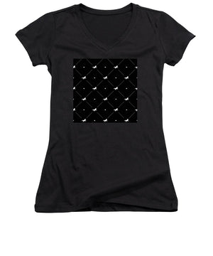 Vector seamless pattern of white horse silhouette with heart isolated on black - Women's V-Neck