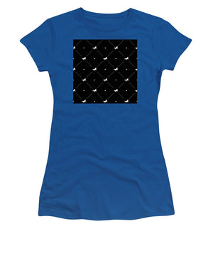 Vector seamless pattern of white horse silhouette with heart isolated on black - Women's T-Shirt