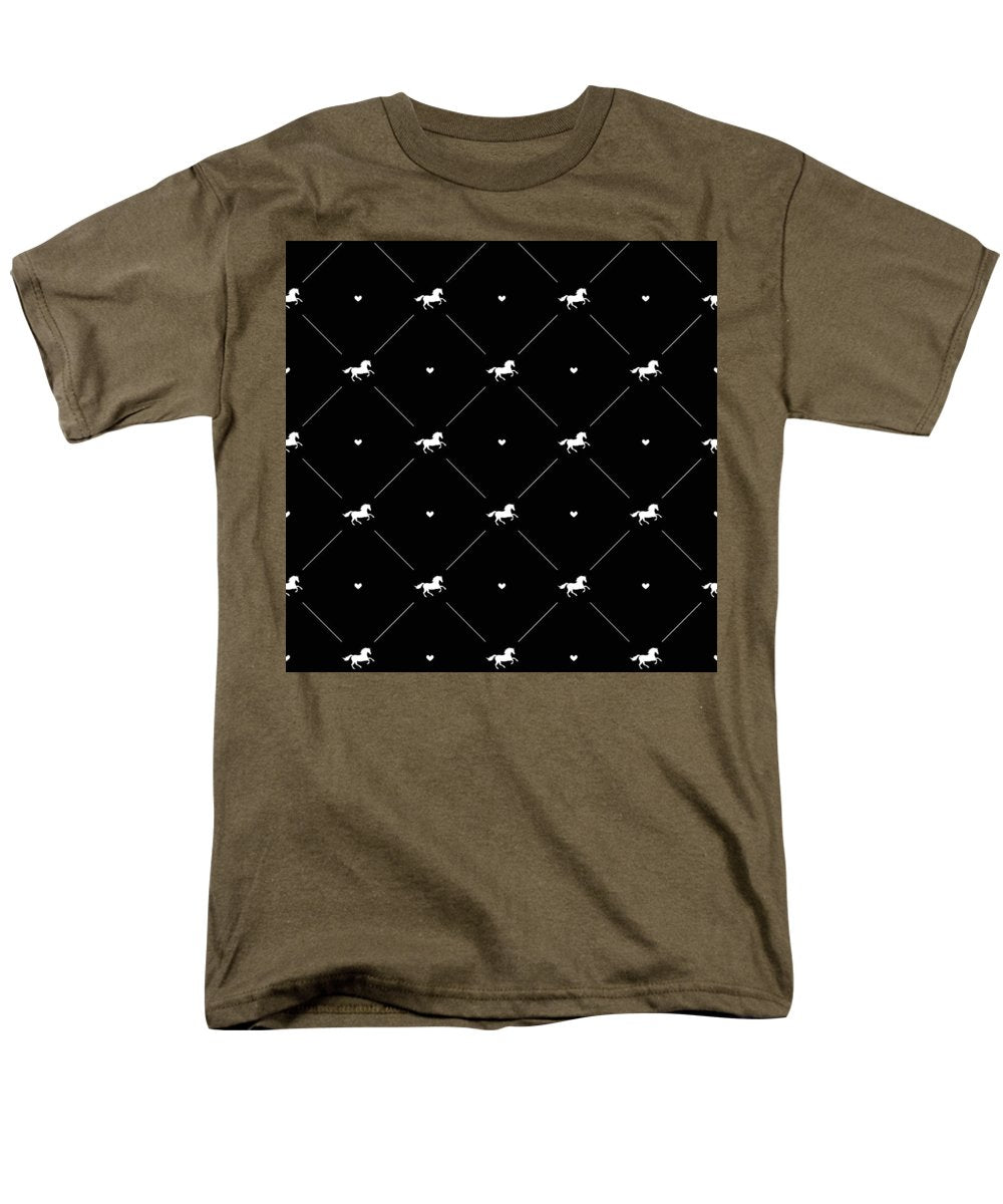 Vector seamless pattern of white horse silhouette with heart isolated on black - Men's T-Shirt  (Regular Fit)