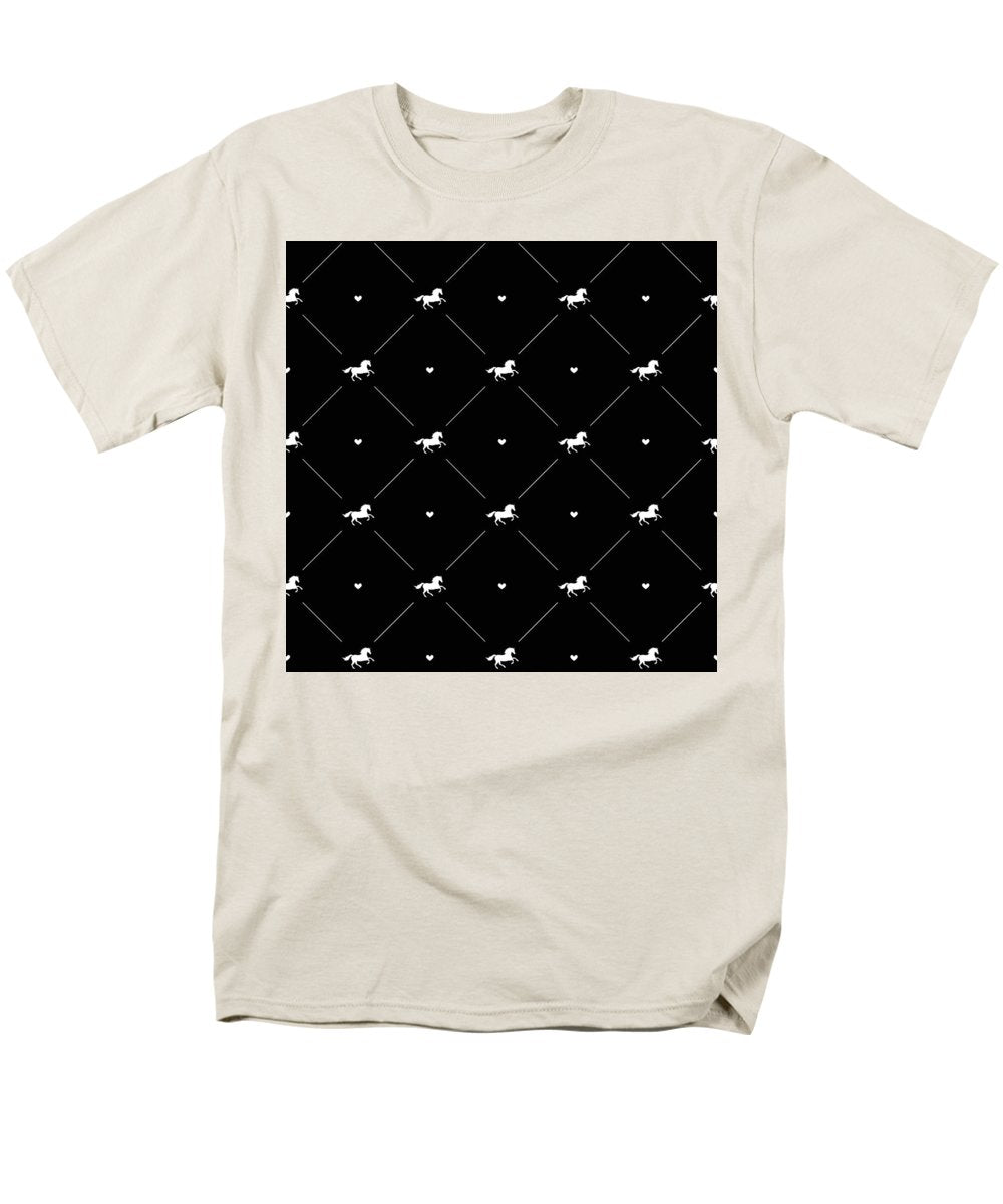 Vector seamless pattern of white horse silhouette with heart isolated on black - Men's T-Shirt  (Regular Fit)