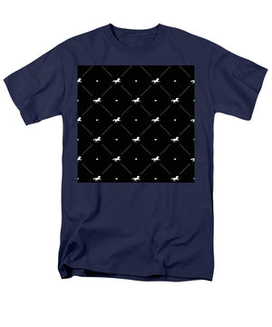 Vector seamless pattern of white horse silhouette with heart isolated on black - Men's T-Shirt  (Regular Fit)